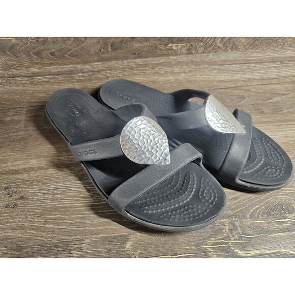 Crocs Sanrah Silver Hammered Tear Drop Design Sandal Womens Size 10 Black Shoe - Picture 1 of 7